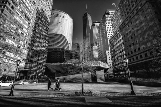 nyc_newyorkcity_newyork_manhattan_tribeca_irishhungermemorial_oneworldtradecenter_blackandwhite-241445[1]